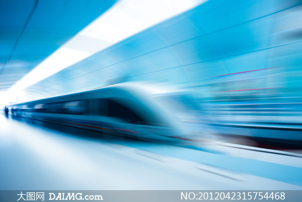 高速行驶的列车动感摄影高清图片