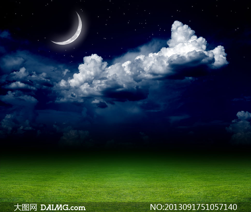 青青的草地与夜空中的月亮高清图片 - 大图网设