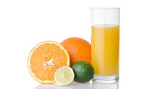 橙子柠檬切块与橙汁杯摄影高清图片