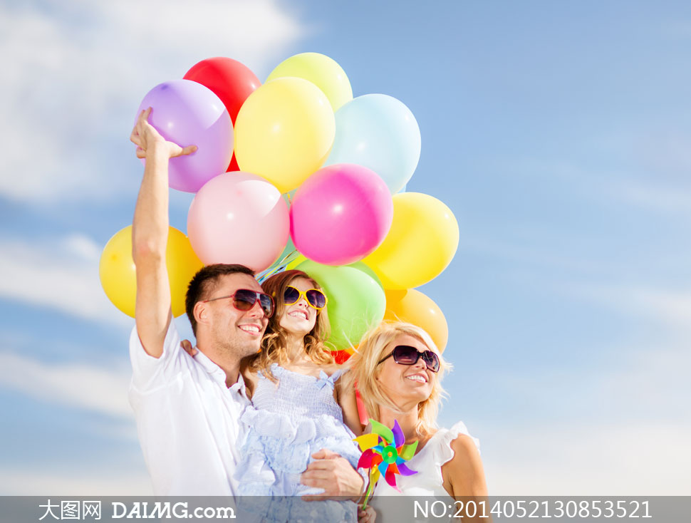彩色气球与幸福一家人摄影高清图片 - 大图网设