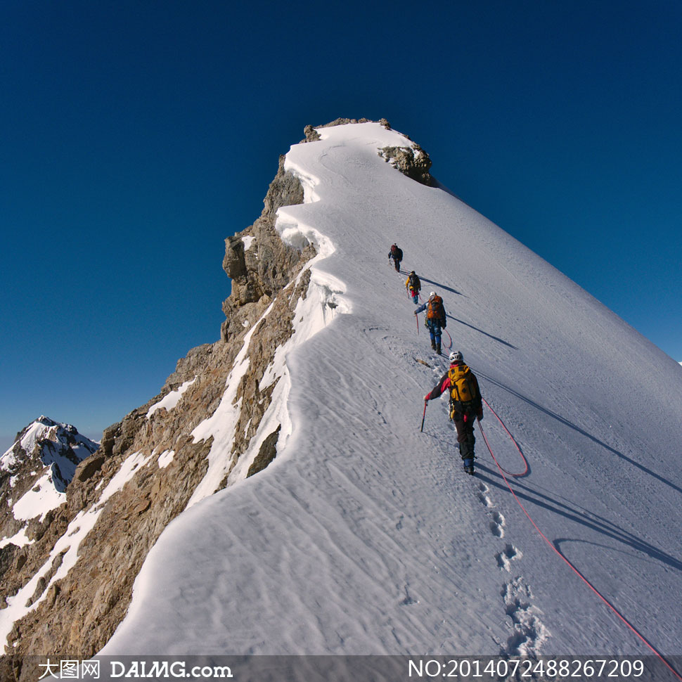 白皑皑雪山上的登山队摄影高清图片 - 大图网设计素材下载
