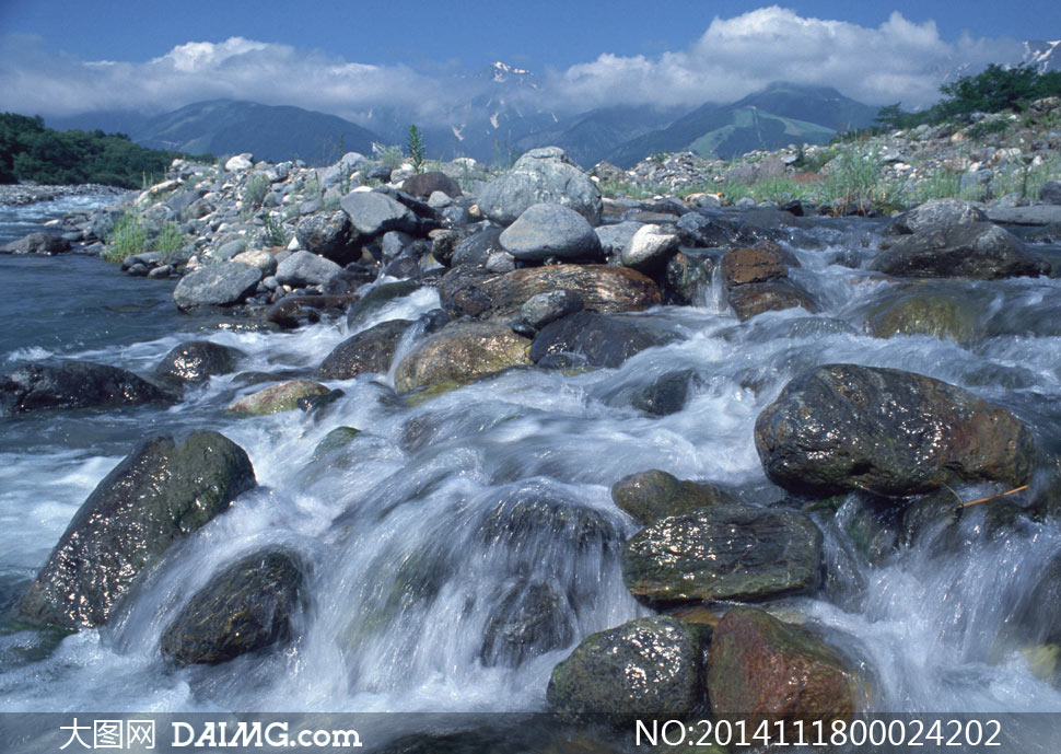 野外美丽的溪水和石头摄影图片 - 大图网设计素