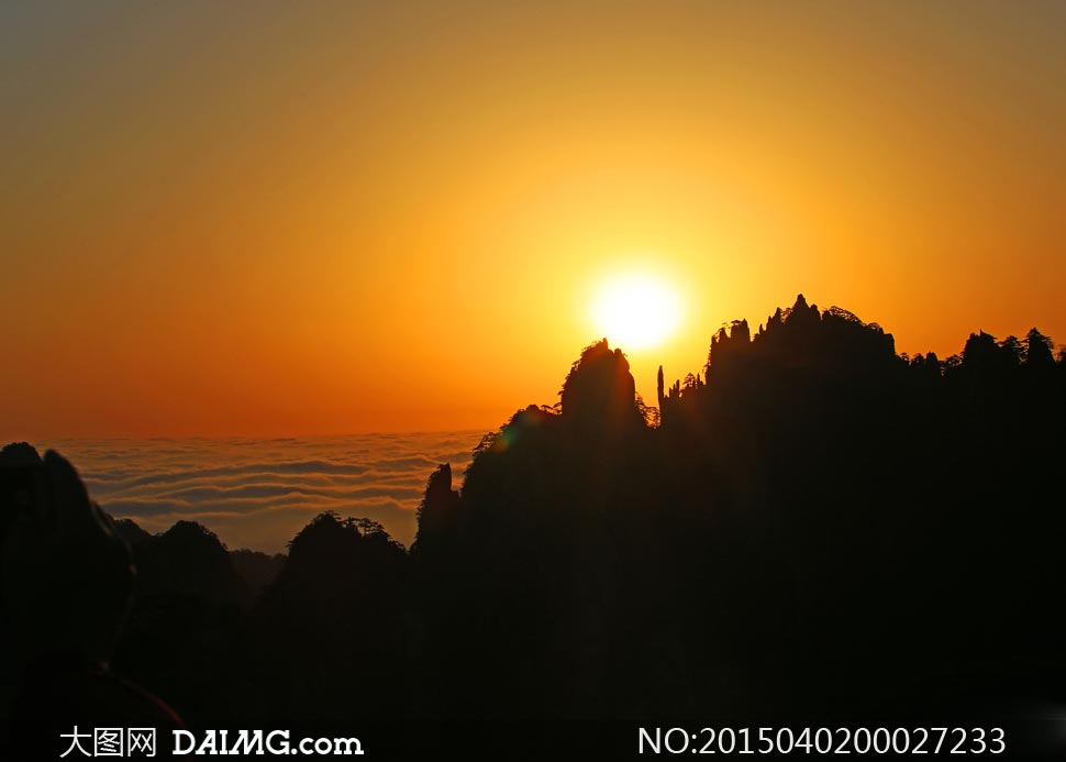 黄山山顶日落美景摄影图片