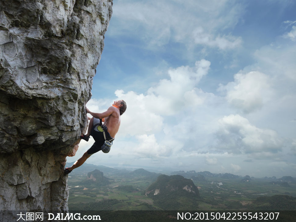 悬崖峭壁上的攀岩人物摄影高清图片 - 大图网设计素材下载