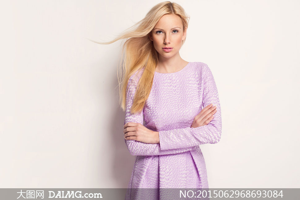 紫色裙装长发美女人物摄影高清图片 - 大图网设