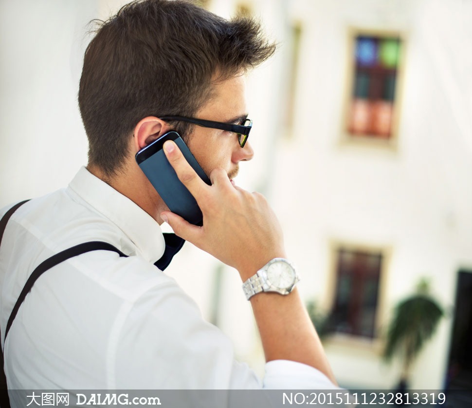 打电话的男人特写侧面摄影高清图片 - 大图网设计素材下载