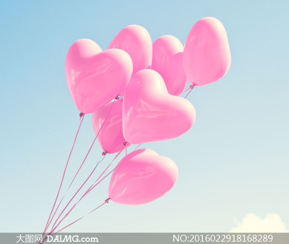 飘在空中的粉红色气球摄影高清图片