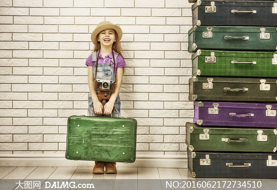 手提着行李箱的小女孩摄影高清图片 - 大图网设
