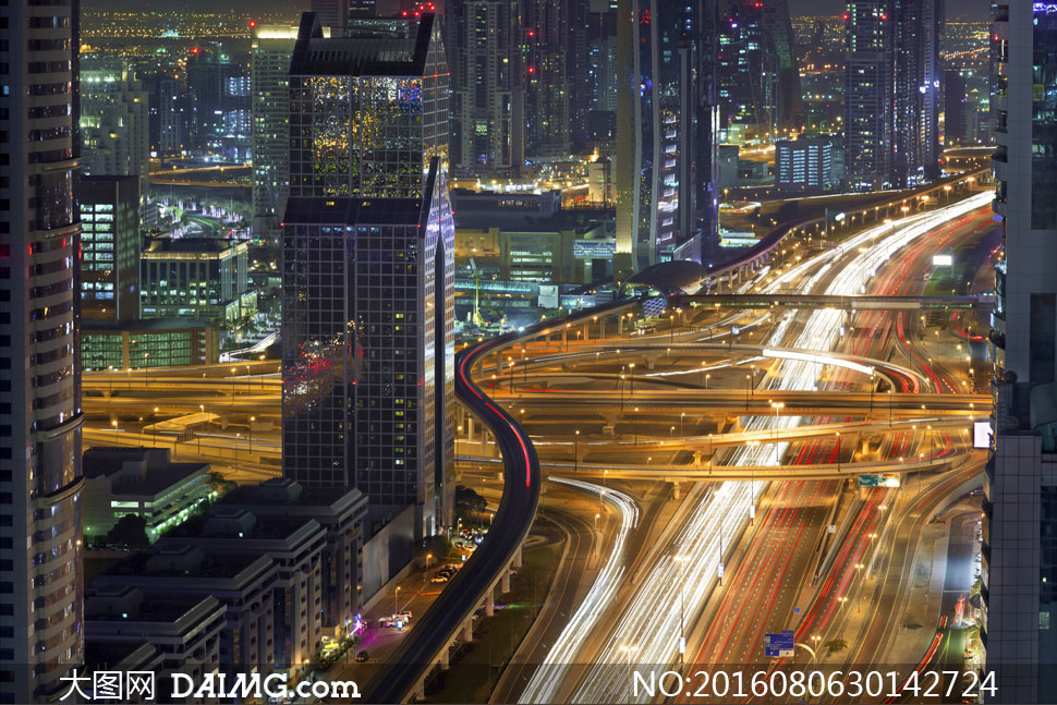 迪拜建筑物与繁忙交通摄影高清图片 - 大图网设
