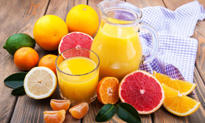 果汁与柚子桔子等水果摄影高清图片