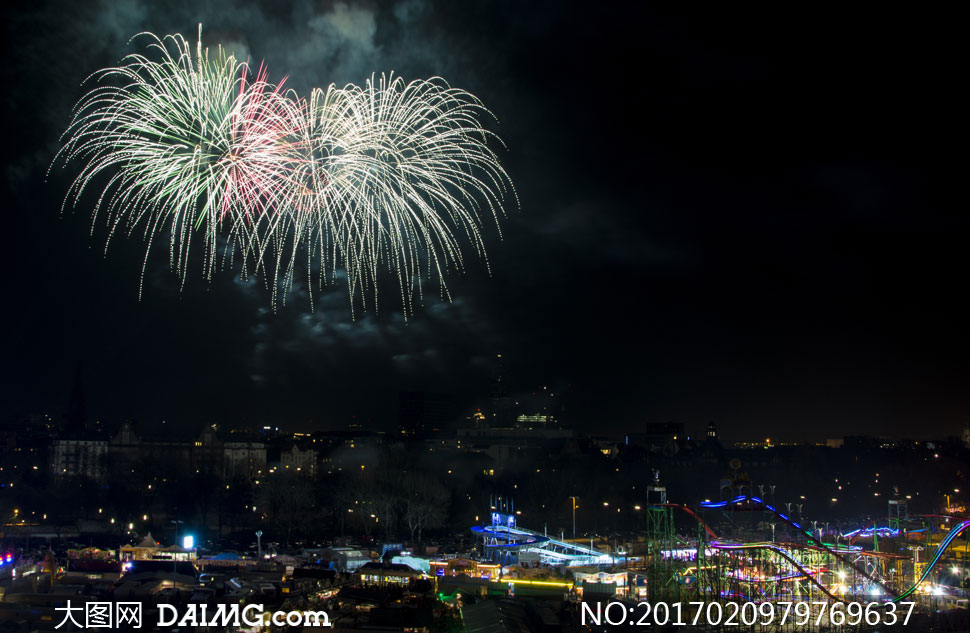 夜空中散開的節日煙花攝影高清圖片_大圖網圖片素材