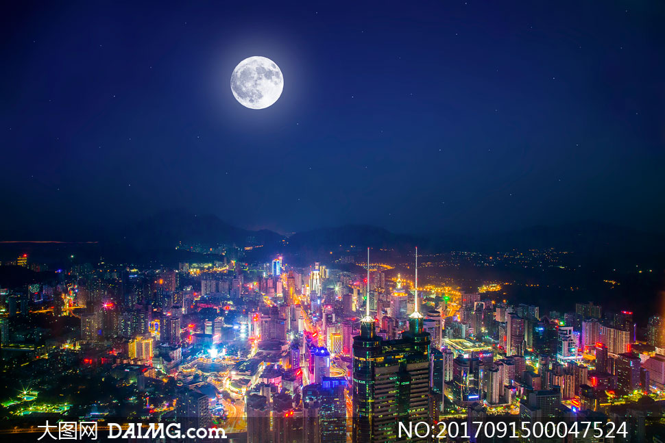 月光下美麗的城市夜景攝影圖片