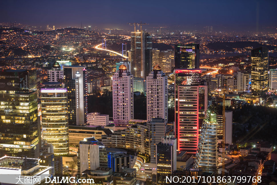 伊斯坦布尔建筑群鸟瞰夜景高清图片