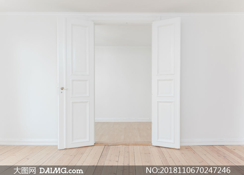 打开着的白色房门主题摄影高清图片