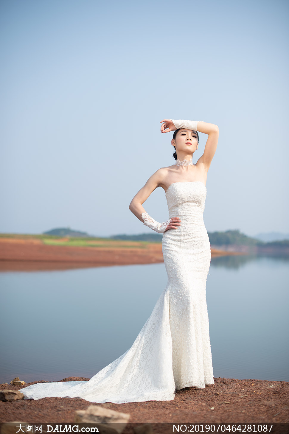 水边白色婚纱美女婚纱摄影高清原片_大图网图片素材