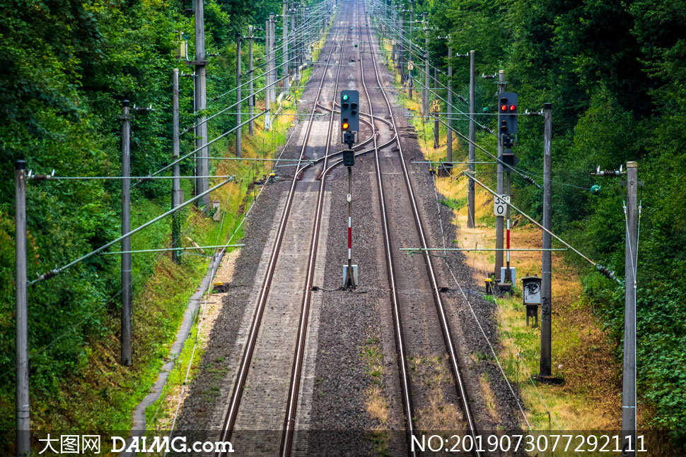 交通设施完善的双轨道铁路高清图片_大图网图片素材