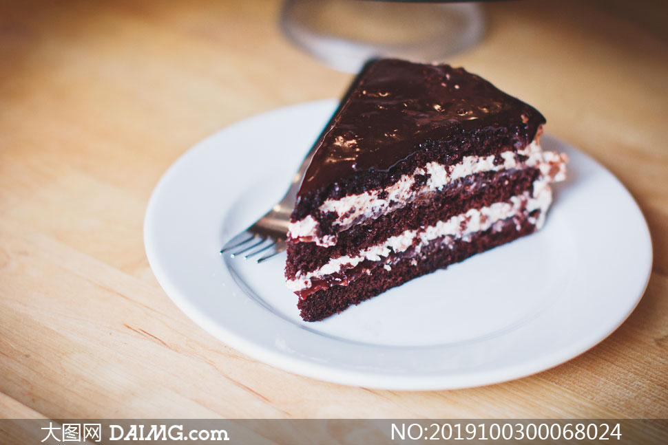 巧克力夹心蛋糕美食摄影图片