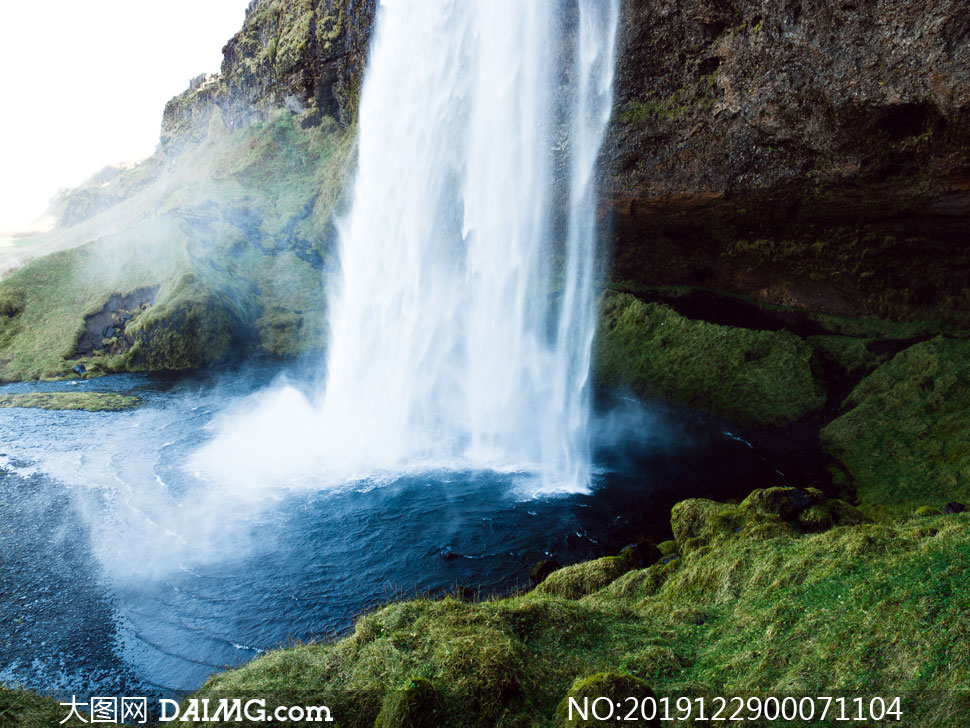 美丽的瀑布和水潭高清摄影图片