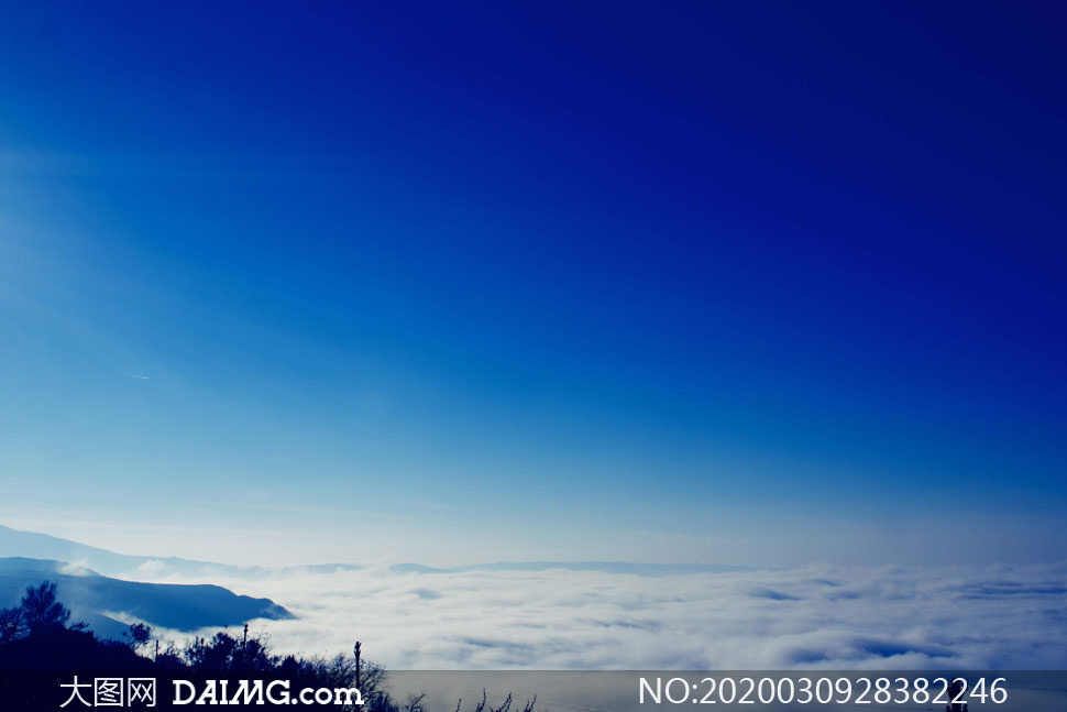 湛蓝天空云海山峦风光摄影高清图片_大图网图片素材