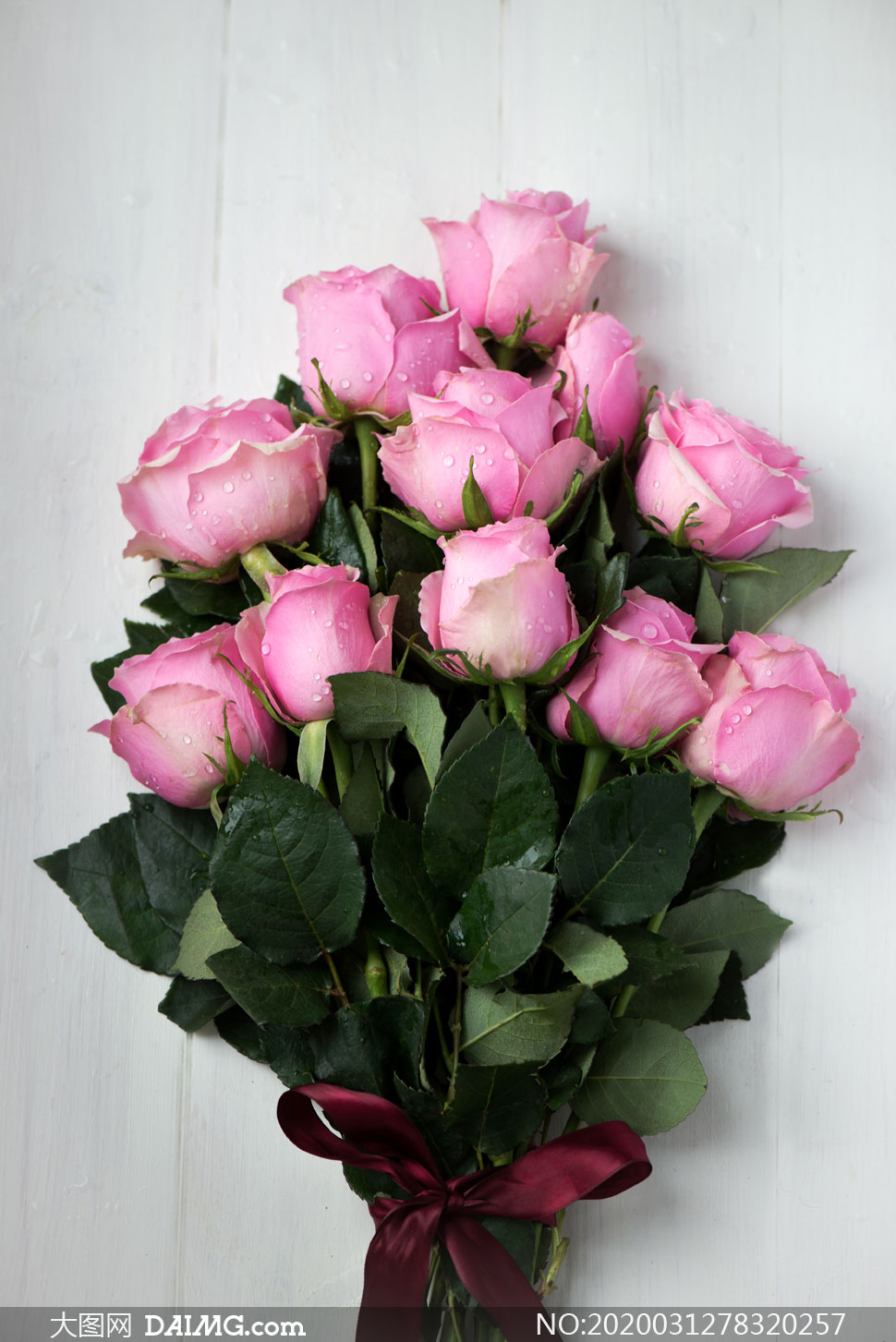 一束新鲜粉色玫瑰花束摄影高清图片_大图网图片素材