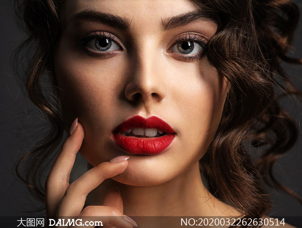 欧美红唇大眼模特人物摄影高清图片