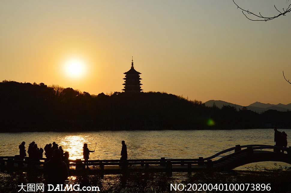 高清图片 旅游风光 > 素材信息         夜幕下的杭州西湖美景摄影