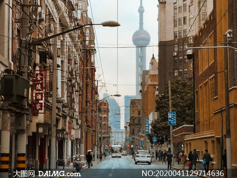 东方明珠塔与上海街景摄影高清图片_大图网图片素材