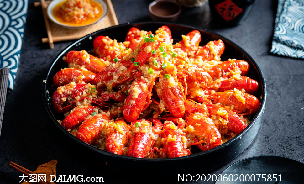 蒜蓉小龙虾餐饮美食高清摄影图片
