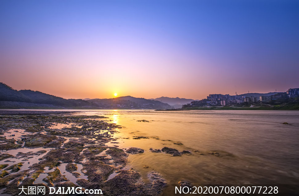 夕阳下的重庆嘉陵江美景摄影图片
