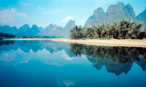 桂林的山漓江的山美景攝影圖片