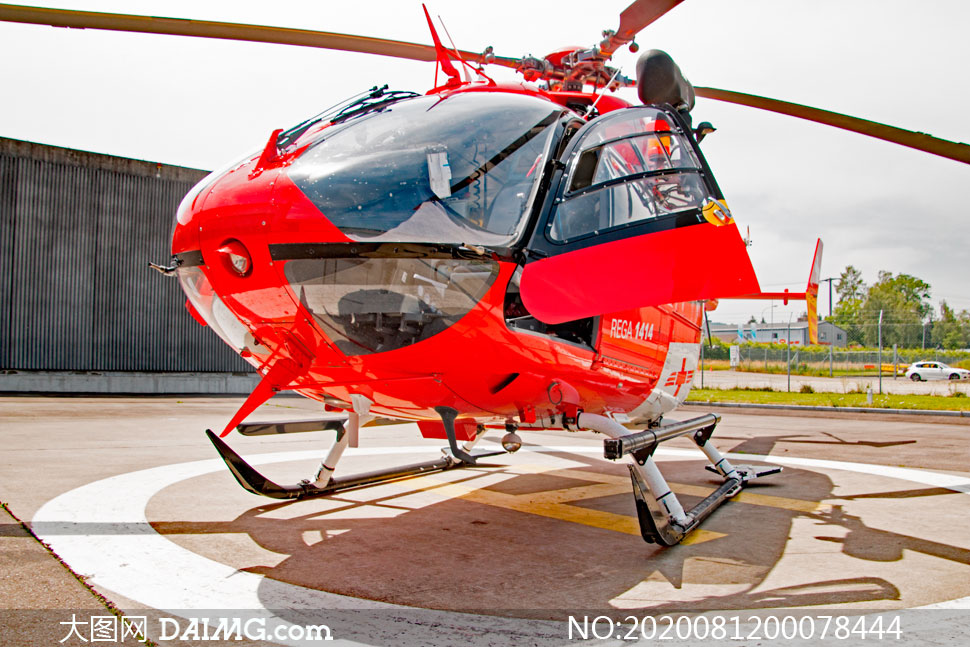 红色直升机特写高清摄影图片