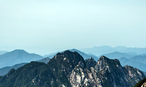 黃山山頂連綿的山峰美景攝影圖片