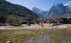 山間樹木湖泊自然風景攝影原片素材