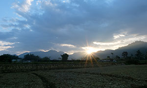 天空烏云遠(yuǎn)山自然風(fēng)光攝影原片素材