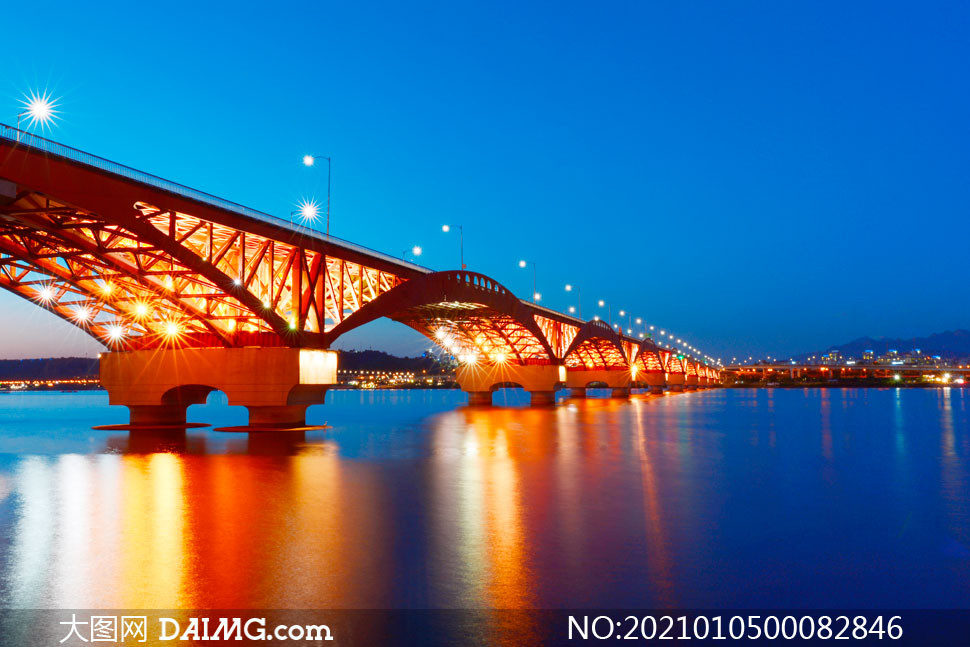 大图首页 高清图片 城市景观 > 素材信息        夜晚美丽的大桥和