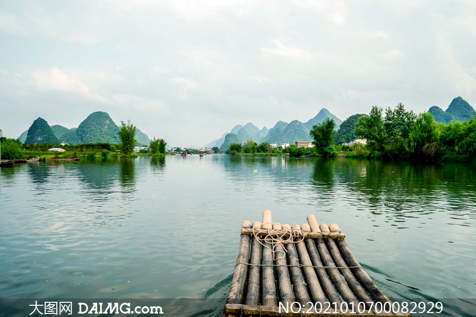桂林山水风光和竹筏摄影图片_大图网图片素材