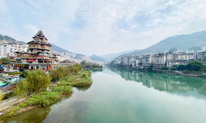 桂林龙胜城市中的河流摄影图片