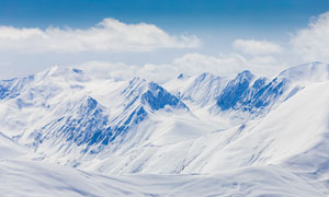 連綿的雪山風光美景攝影圖片