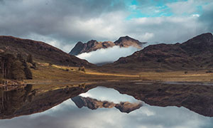 云霧山巒湖泊自然風(fēng)景攝影高清圖片