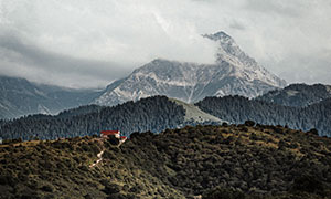 天空白云山峰樹(shù)木風(fēng)光攝影高清圖片