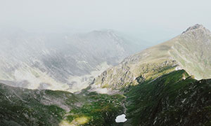 氤氳山間峽谷自然風光攝影高清圖片