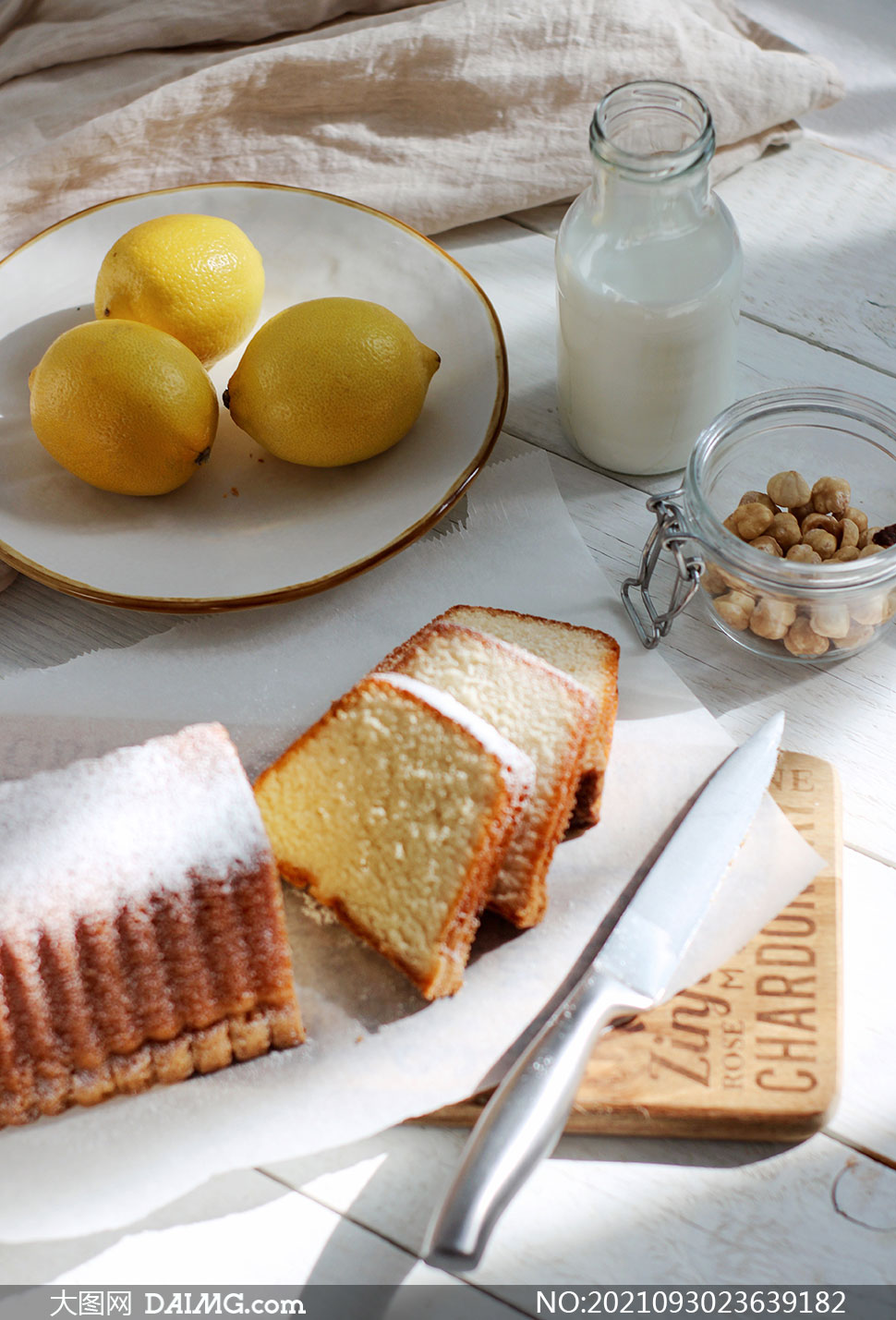 柠檬牛奶与面包坚果等摄影高清图片