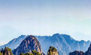 黃山壯觀的山峰全景圖攝影圖片