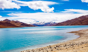 西藏纳木措湖风美丽风光摄影图片