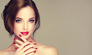 红色美甲妆容美女人物摄影高清图片