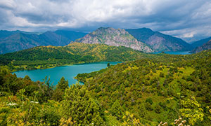 崇山峻嶺湖泊樹(shù)木自然風(fēng)景攝影圖片