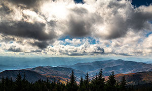 大霧山國(guó)家公園連綿起伏的山巒圖片