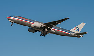 波音777-200ER型客机空中姿态图片