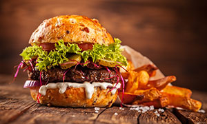美味可口的牛肉汉堡包摄影高清图片