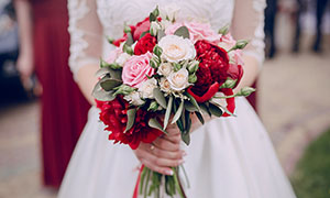 手拿著花束的新娘美女攝影高清圖片